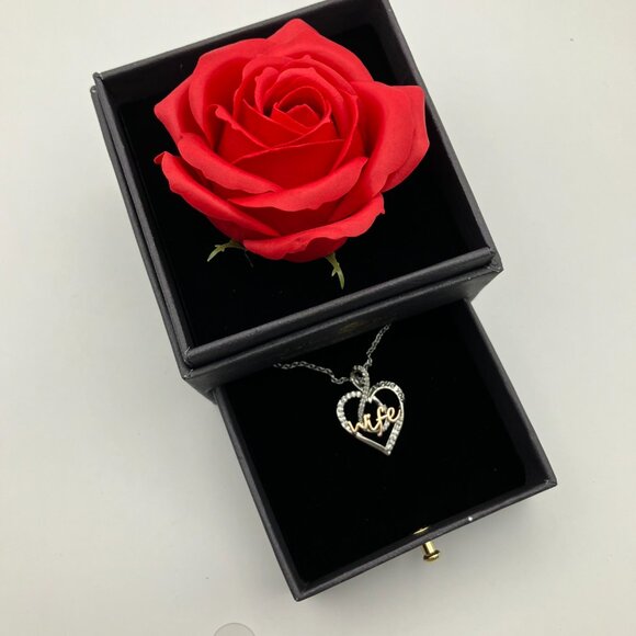 JoycuFF Rose Heart Initial Letter Pendant Necklace Gifts for Wife, Girlfriend - Picture 6 of 7